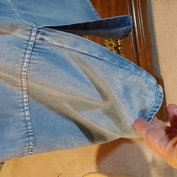 💚Guess Women's Denim sleeveless shirt - Picture 5 of 9